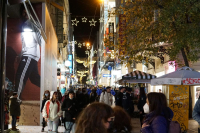 Εορταστικό ωράριο 2023: Ποιες ώρες είναι ανοιχτά τα μαγαζιά σε Αθήνα και Θεσσαλονίκη (Πίνακες)