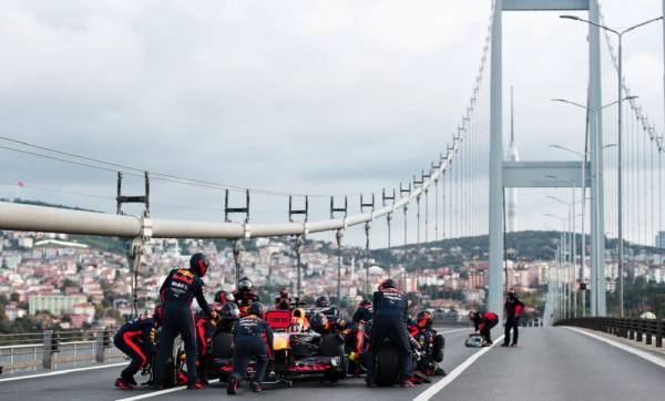 Το σόου της Formula 1 μέσα στην Κωνσταντινούπολη (pics &amp; vids)