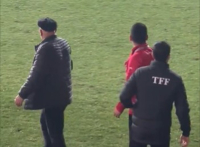 Τουρκία: Νέο «ντου» από πρόεδρο ομάδας στο γήπεδο - Διαφώνησε με τον διαιτητή, πήρε τους παίκτες και έφυγε