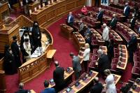 Βουλή: Αγιασμός υπό συνθήκες πανδημίας