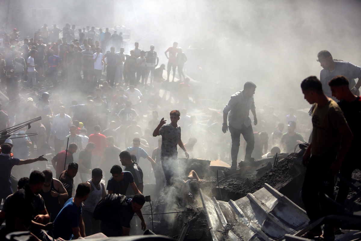 Πεθαίνοντας στην ουρά για να ζήσεις: Ισραηλινά πυρά κατά πλήθους που περίμενε ανθρωπιστική βοήθεια – Δεκάδες νεκροί και τραυματίες