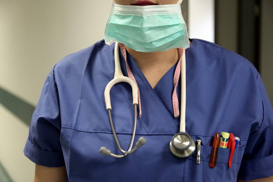Κορονοϊός: Καταγγελίες για ακατάλληλες μάσκες στα νοσοκομεία - Τι απαντά το Υπ. Υγείας