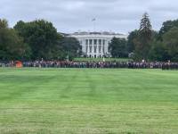 Η Γκρέτα Τούνμπεργκ και εκατοντάδες μαθητές διαδηλώνουν για το κλίμα έξω από τον Λευκό Οίκο (video)