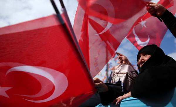 Ερντογάν: «Ακρογωναίος λίθος της δημοκρατίας οι εκλογές»