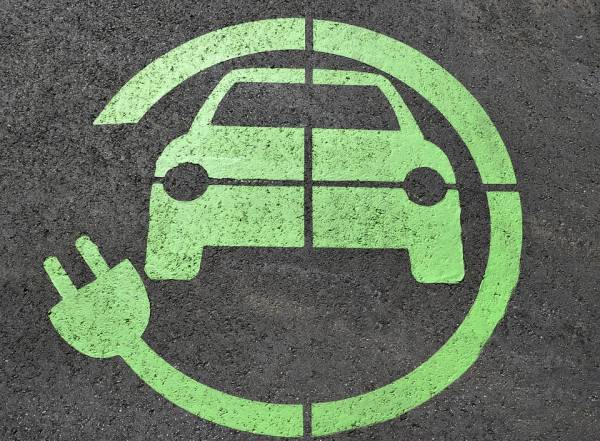 Ηλεκτροκίνηση: EV και υβριδικά ξεπέρασαν σε πωλήσεις τα diesel στην Ευρώπη