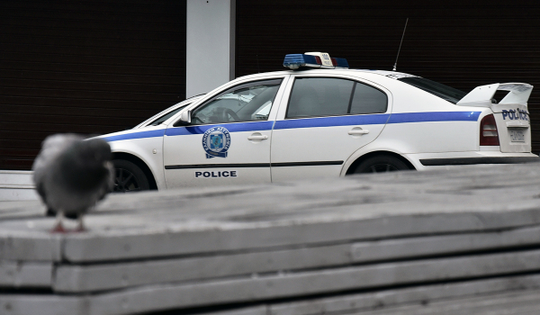 Κρήτη: Αστυνομικός χτυπούσε τη σύντροφό του στη μέση του δρόμου