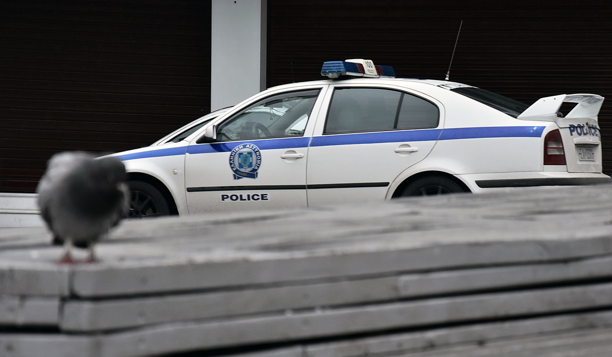 Κρήτη: Αστυνομικός χτυπούσε τη σύντροφό του στη μέση του δρόμου