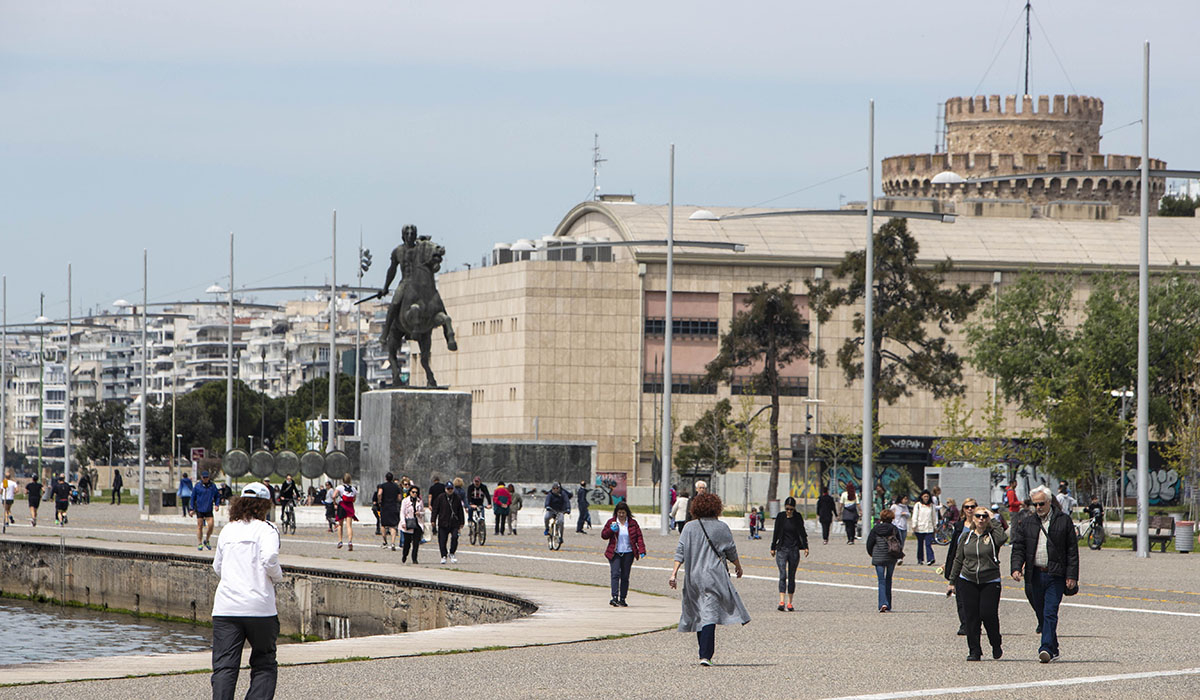 Θεσσαλονίκη: Έρευνα για τον αντιεμβολιαστή που κόλλησε τη μητέρα του και πέθανε