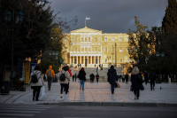 Δεν περισσεύουν λεφτά για αποταμίευση - Οι Έλληνες ξόδεψαν τα «έτοιμα» της πανδημίας