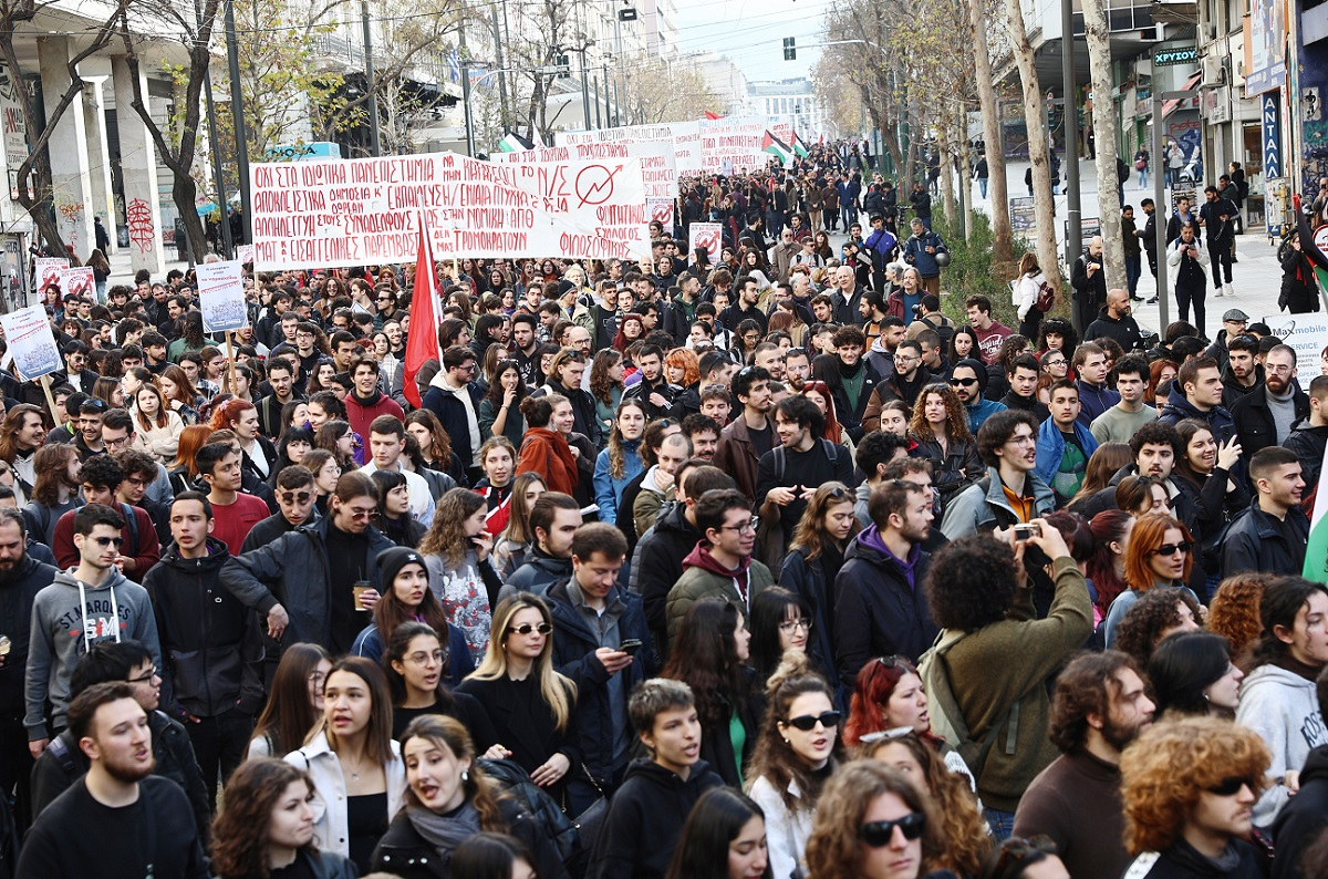 Παρέλυσε το κέντρο της Αθήνας: Στους δρόμους οι φοιτητές για το πανεκπαιδευτικό συλλαλητήριο