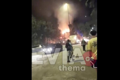 Χαλκίδα: Υπό έλεγχο η φωτιά στην αποθήκη του ΟΣΕ