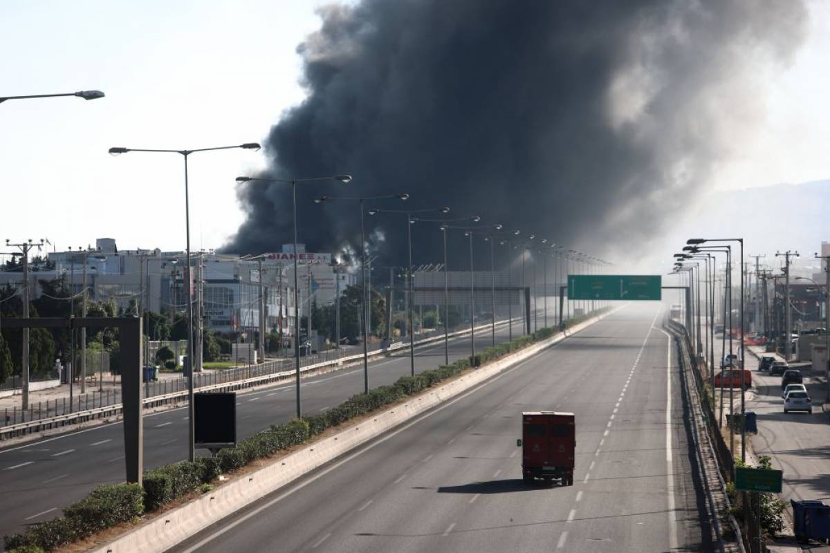 Φωτιά στη Μεταμόρφωση: Κανονικά η κυκλοφορία στην εθνική οδό Αθηνών - Λαμίας