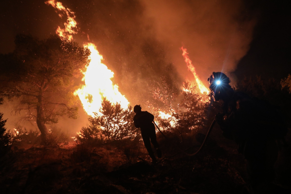 Φωτιά στην Σπαρτιά Κεφαλονιάς - Ξέσπασε σε κατοικημένη περιοχή