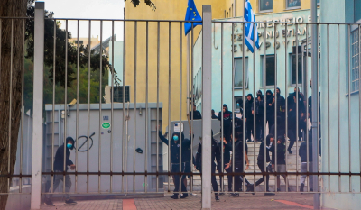 ΕΠΑΛ Θεσσαλονίκης: Οργή γονιών για τις ναζιστικές επιδρομές - «Το σκοτάδι δεν θα περάσει»