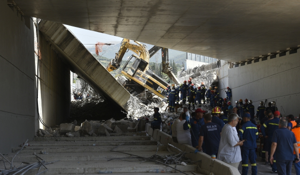 Πάτρα: «Στο τρίτο χτύπημα του σφυριού έπεσε η γέφυρα και τους πλάκωσε όλους»