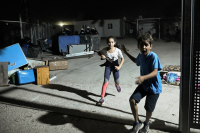 Ελαιώνας: Ξημερώματα έστειλαν ΜΑΤ να εκκενώσουν το καμπ προσφύγων - Βίντεο, φωτογραφίες