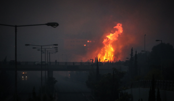 Φωτιά στη Βαρυμπόμπη: Πού προκλήθηκαν διακοπές ρεύματος στην Αθήνα