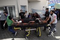 Γάζα: Διαψεύδει το Ισραήλ το τελεσίγραφο στο νοσοκομείο αλ-Σίφα – Εκατοντάδες άνθρωποι απομακρύνονται πεζή