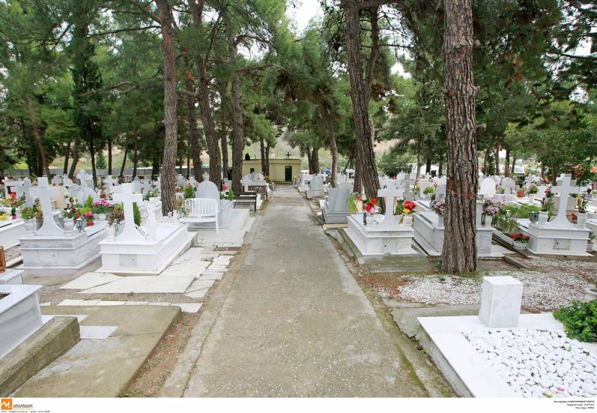 Απίστευτο: Σκάβουν τάφους στη Θεσσαλονίκη για τους νεκρούς του κορονοϊού