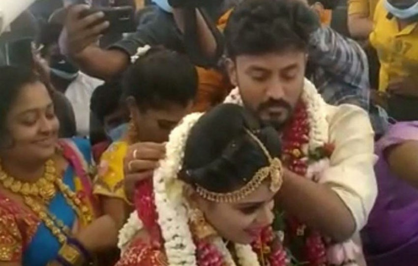 Ινδία: Ζευγάρι παντρεύτηκε στον αέρα «για να αποφύγει τους περιορισμούς του κορονοϊού»