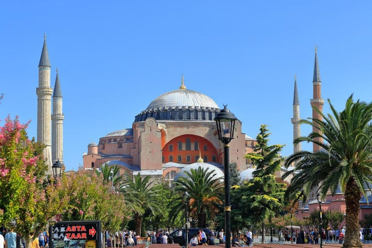 «Σόου» από την Τουρκία: Μαθητές απήγγειλαν το Κοράνι μέσα στην Αγία Σοφία