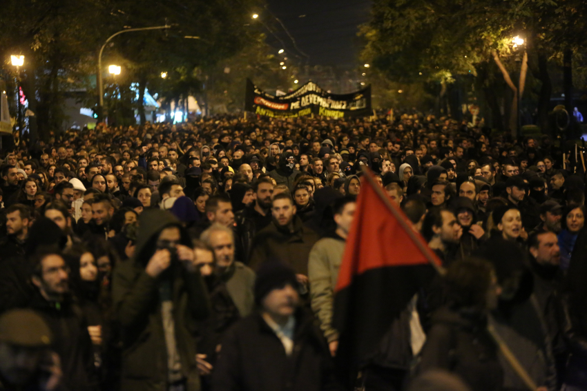 Επέτειος Γρηγορόπουλου: Ολοκληρώθηκε η πορεία στο κέντρο της Αθήνας (video)