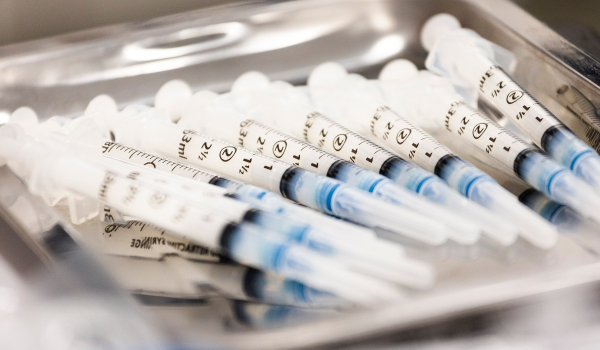 Κορονοϊός: Κλινικές δοκιμές για νέο εμβόλιο ξεκινά ιδιωτική ρωσική εταιρεία