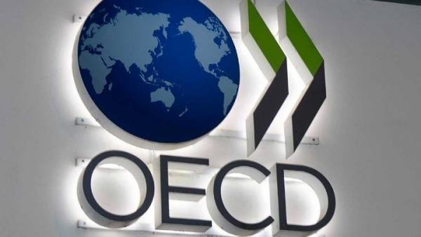 Βαριά ύφεση στην Ελλάδα βλέπει ο ΟΟΣΑ