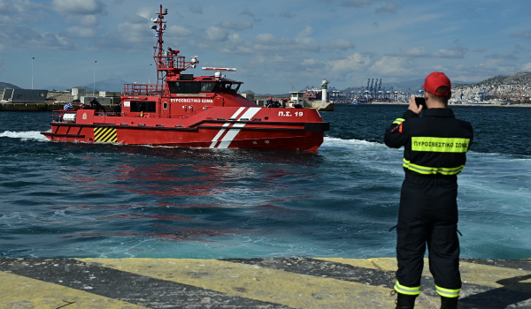 Τα νέα πλοία της Πυροσβεστικής: Θα ρίχνουν θαλασσινό νερό και αφρό - Συγκίνηση για τα ονόματά τους