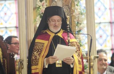 Κορονοϊός: Κατά του ασπασμού σταυρού και εικόνων ο Αρχιεπίσκοπος Αμερικής