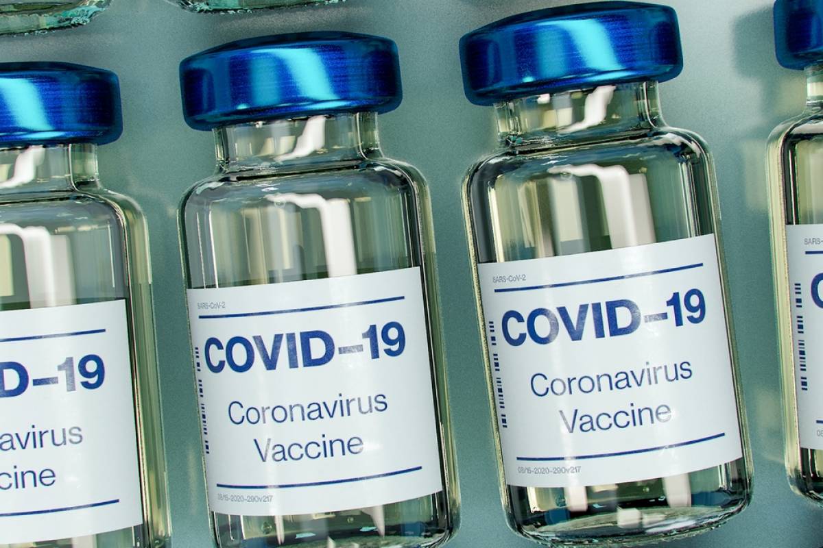 Pfizer: Μειώνουμε προσωρινά τις παραδόσεις του εμβολίου στην Ευρώπη