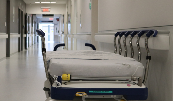 Αναστάτωση στο Νοσοκομείο Χαλκίδας: Ασθενής πήγε να πέσει από τον 3ο όροφο - Πώς τον σταμάτησαν