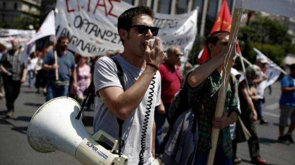 Απεργία: Χιλιάδες κόσμου διαδήλωσαν στο κέντρο της Αθήνας