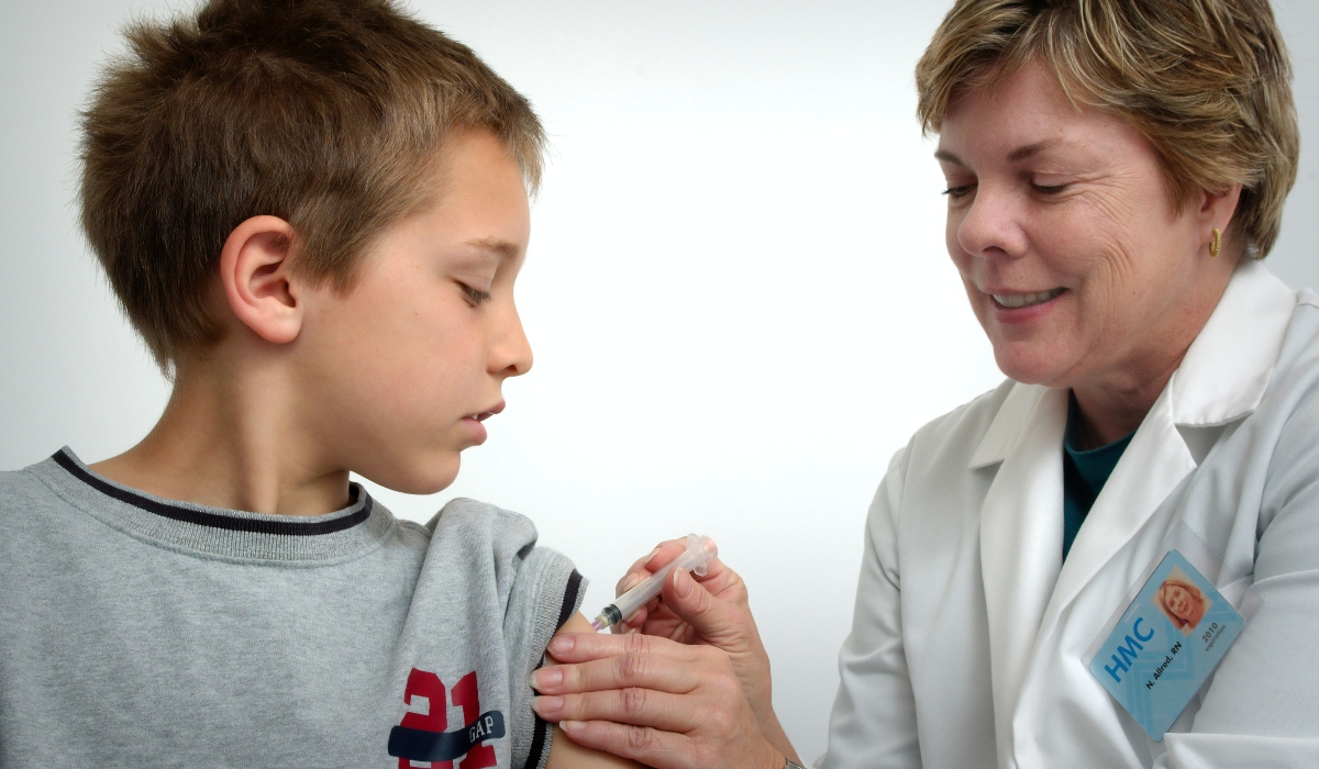 Κορονοϊός - Γαλλία: Εμβολιάστηκε ο πρώτος 12χρονος με ειδικές βελόνες για παιδιά