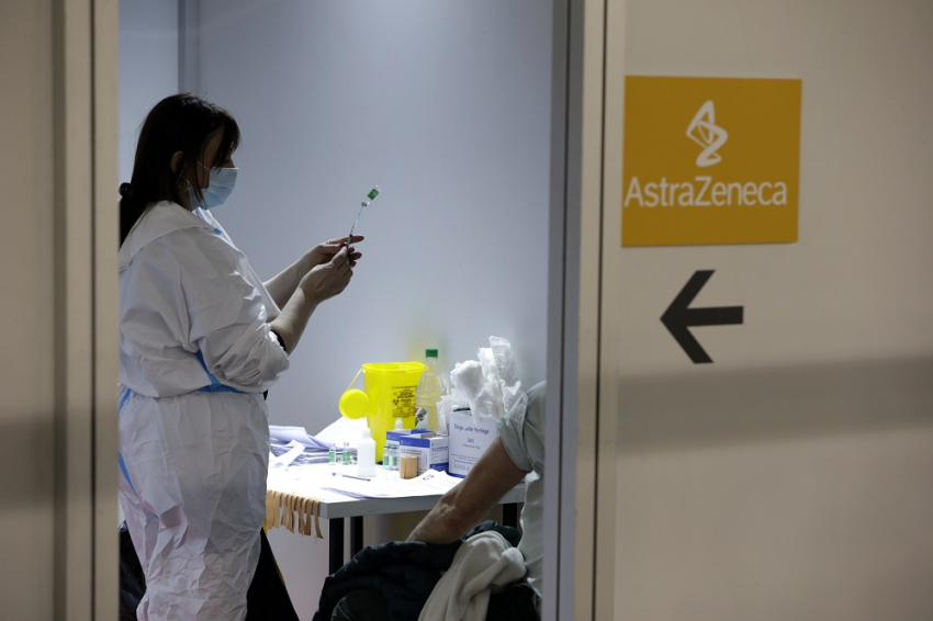 Εμβόλιο AstraZeneca - Γερμανία: Απαγορεύτηκε ο εμβολιασμός σε άτομα κάτω των 60 ετών