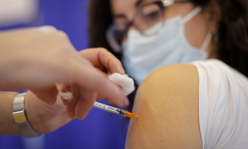 Τρίτη δόση Pfizer: Ποιοι θα χρειαστούν «υπενθυμιστική» του εμβολίου - Νέα έρευνα