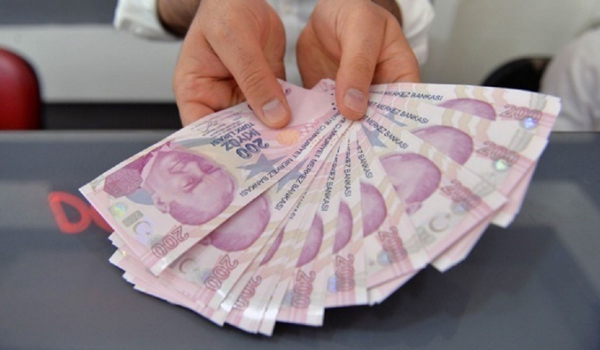 Καταρρέει η τουρκική λίρα - Απολύει τραπεζίτες ο Ερντογάν