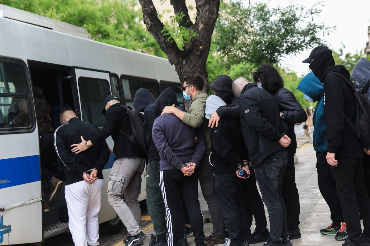 Ρέντης: Εν αναμονή των ποινικών διώξεων - Στην Ευελπίδων από το πρωί οι συλληφθέντες