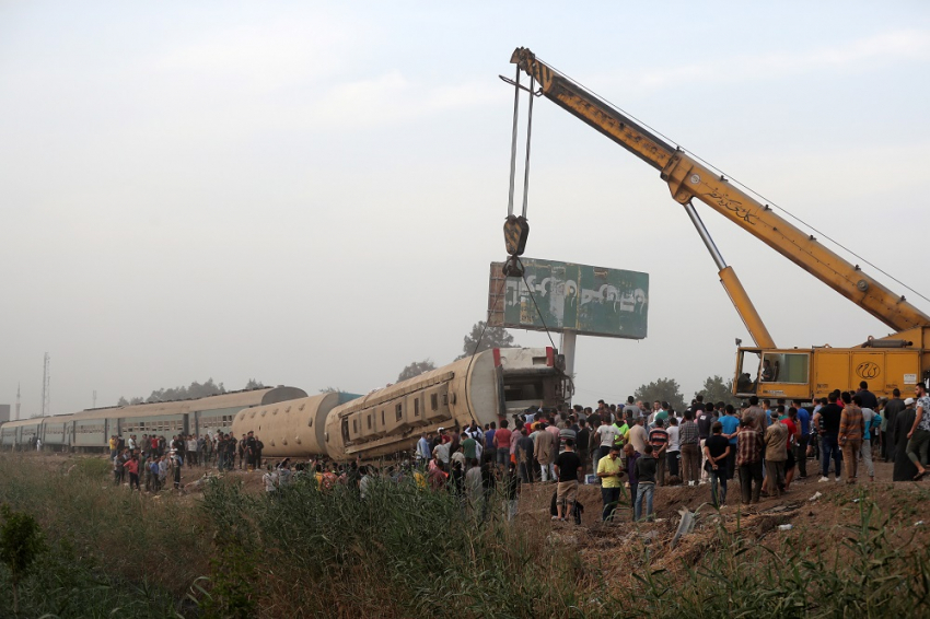Αίγυπτος: Τουλάχιστον 23 νεκροί και πάνω από 130 τραυματίες από τον εκτροχιασμό τρένου