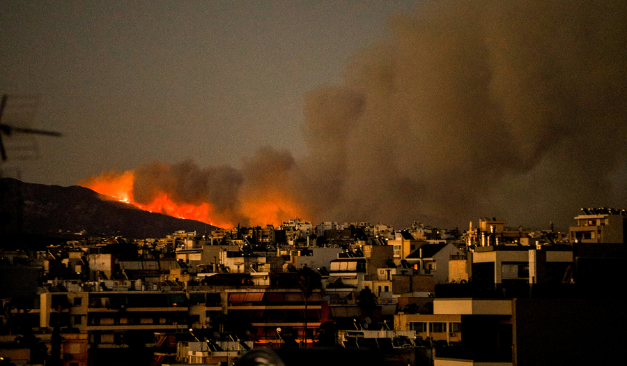 Φωτιά στην Πεντέλη: Νέο μήνυμα από το 112 για εκκένωση της περιοχής