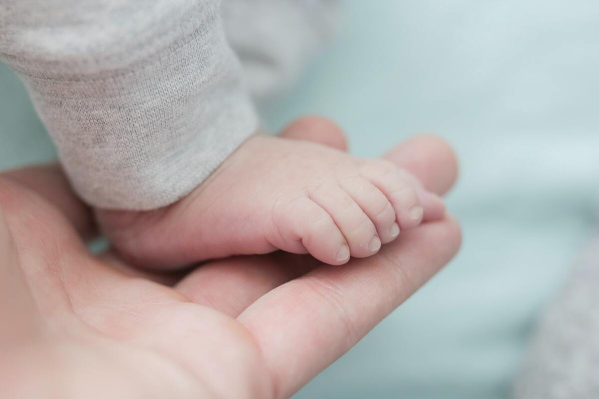 Βρετανία: Γεννήθηκε το πρώτο μωρό με DNA από τρία άτομα