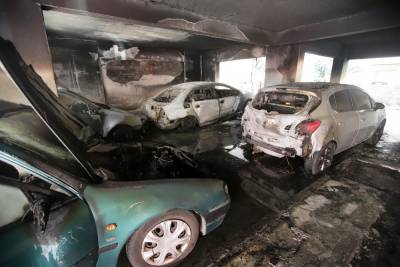 Εμπρηστική επίθεση σε πυλωτή στη Θεσσαλονίκη - Καταστράφηκαν οχήματα