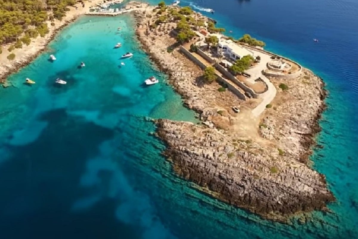 25η Μαρτίου: Το μικροσκοπικό νησάκι δίπλα στην Αθήνα για οικονομικό διήμερο