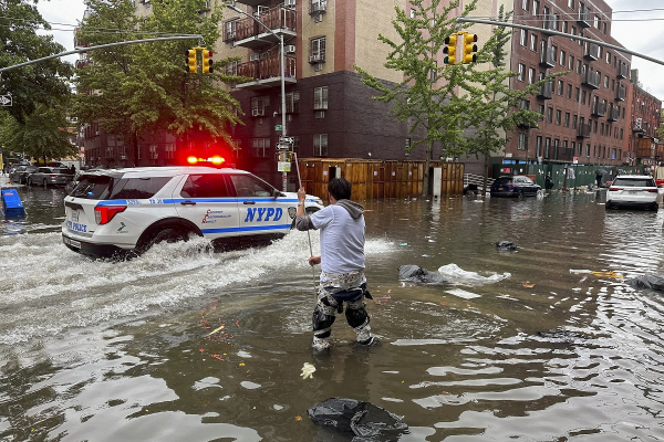 Νέα Υόρκη: Σε κατάσταση έκτακτης ανάγκης μετά τις πλημμύρες - Προβλήματα στις μετακινήσεις
