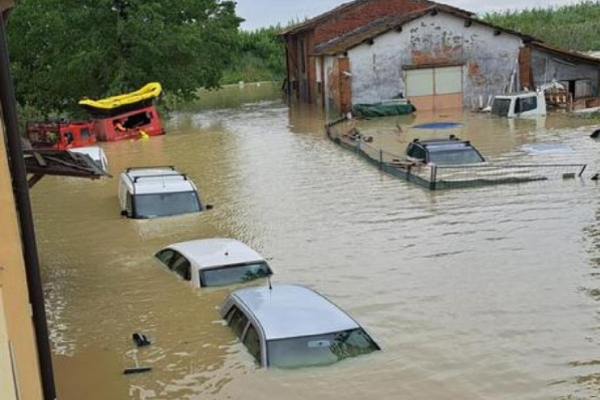 Εικόνες αποκάλυψης σε Ιταλία και Κροατία – Τουλάχιστον 8 νεκροί από τις πλημμύρες (Εικόνες)