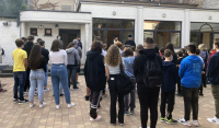 Βρυξέλλες: Μάθημα στην… πρεσβεία για τους μαθητές της Γ’ Λυκείου του Κεστεκίδειου σχολείου που έκλεισε