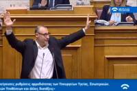 Βουλή: Σήκωσε τα χέρια ο Κλέων Γρηγοριάδης: «Παραδίνομαι… παραδίνομαι!»