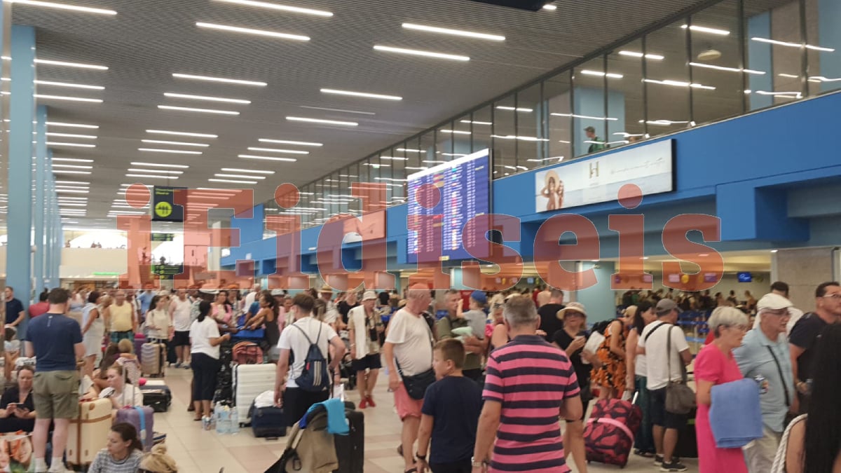 Φωτιά στη Ρόδο: Το αδιαχώρητο στο αεροδρόμιο – Φεύγουν κατά χιλιάδες οι τουρίστες (Βίντεο - Φωτογραφίες)