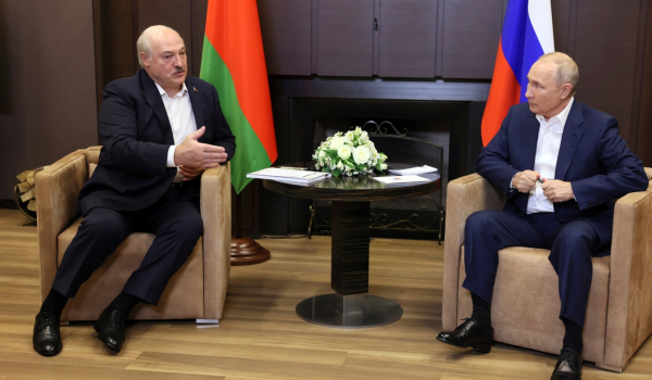 Ο Λουκασένκο προτείνει «τριμερή συνεργασία» με Ρωσία και Βόρεια Κορέα