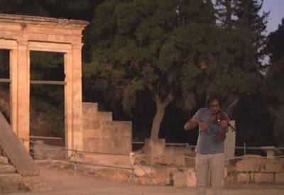 Ο Λεωνίδας Καβάκος κάνει πρόβες στο αρχαίο θέατρο της Επιδαύρου (video)